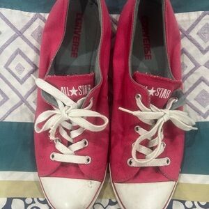 Ballet flat style Converse sneakers. In very good used condition. Size 9